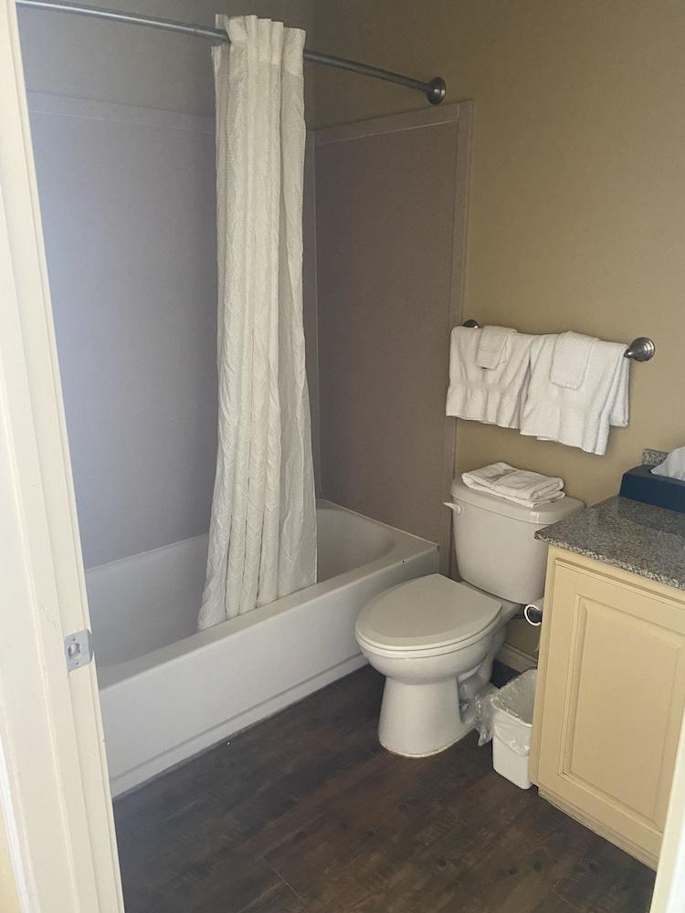 Southern Inn and Suites photo 6