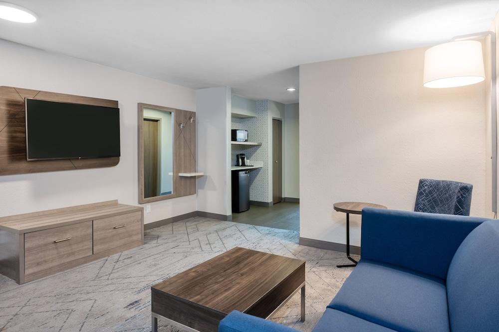 Holiday Inn Express Hotel & Suites Greenwood by IHG photo 30