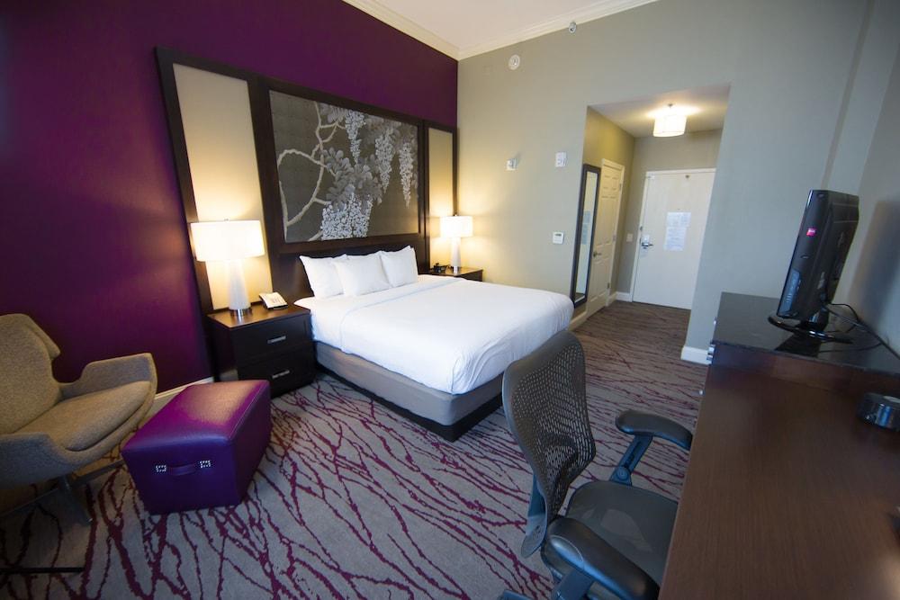 DoubleTree by Hilton Hotel Savannah Historic District photo 7
