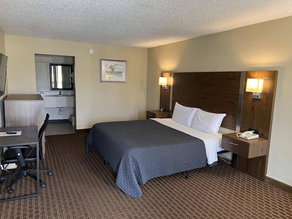 Red Carpet Inn & Suites photo 8