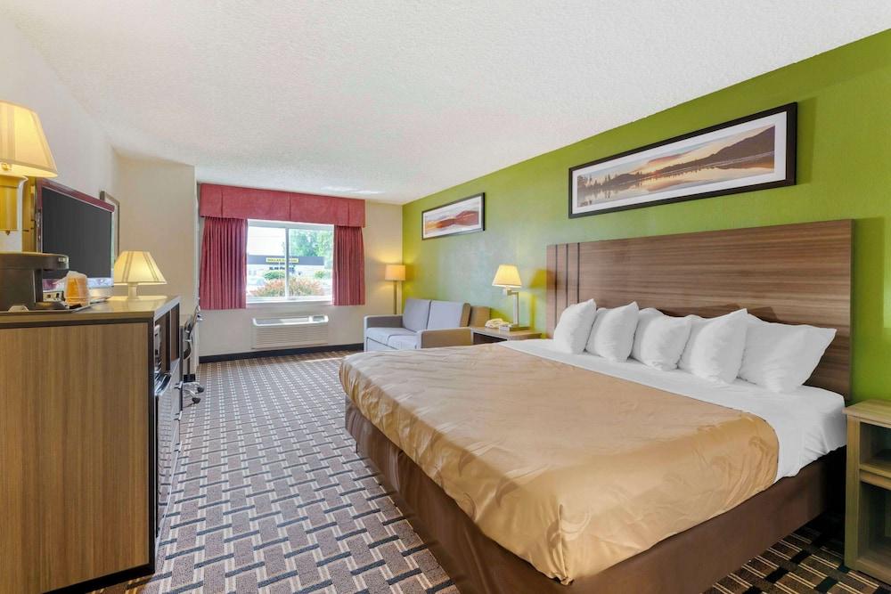 Quality Inn Huron photo 16