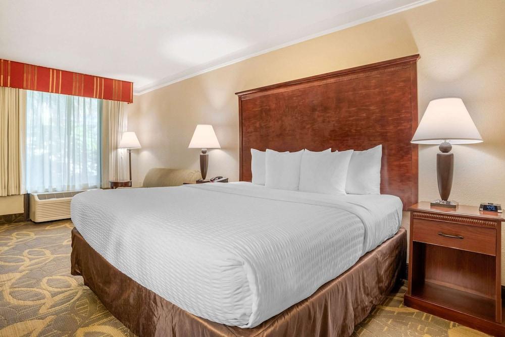 Clarion Inn and Conference Center photo 13