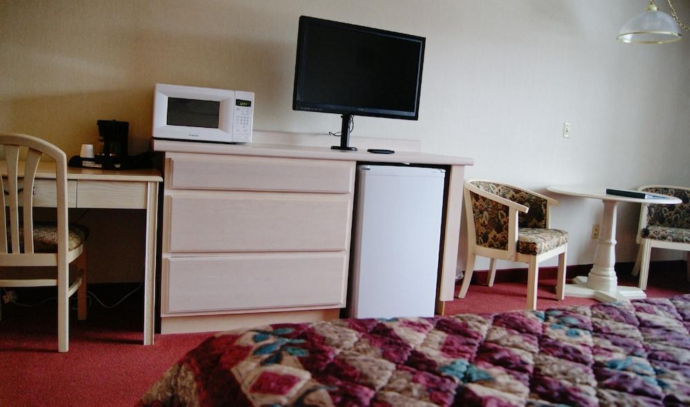 Meadow Court Inn photo 9