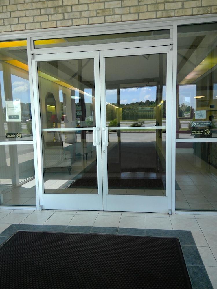 Americas Best Value Inn Kinston photo 18