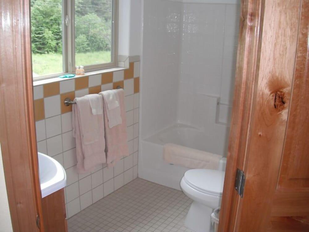 Twin Peaks Lodge and RV Park photo 24