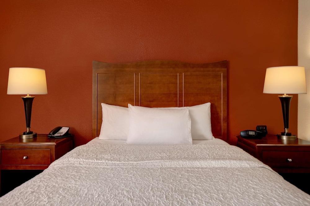 Hampton Inn Ft. Wayne-Southwest photo 15