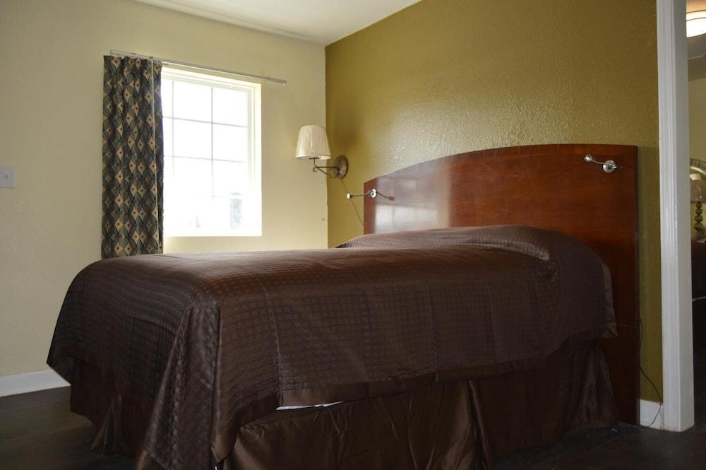Regency Inn photo 21