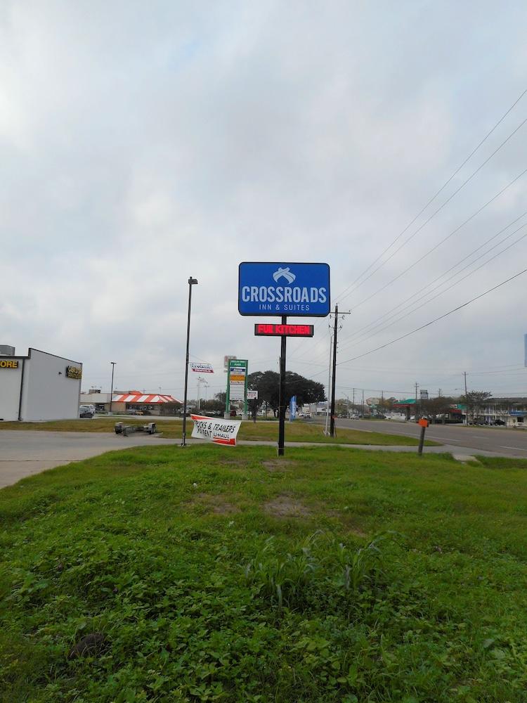 Crossroads Inn & Suites photo 18
