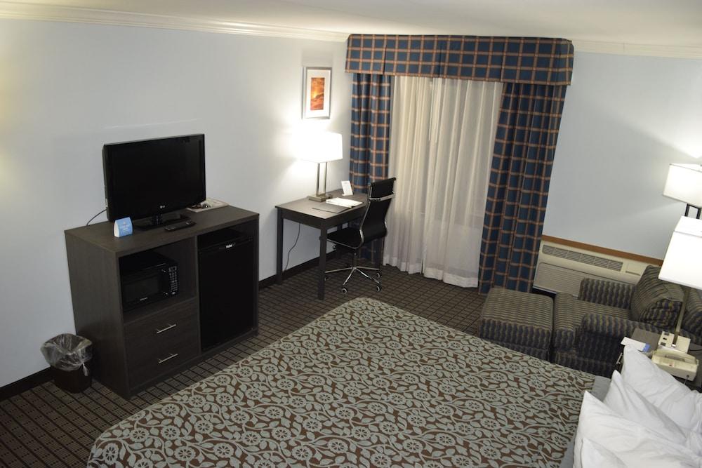 Days Inn by Wyndham Rock Falls photo 25