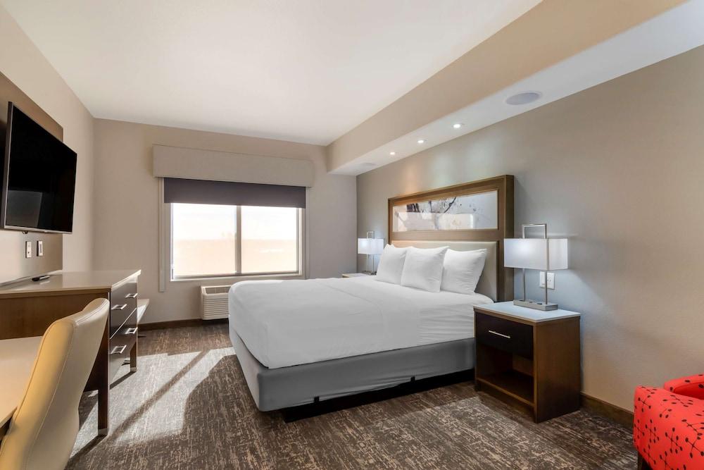 Best Western Premier Liberty Inn & Suites photo 22