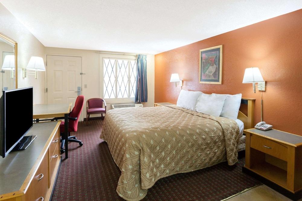 Knights Inn Tucker photo 8