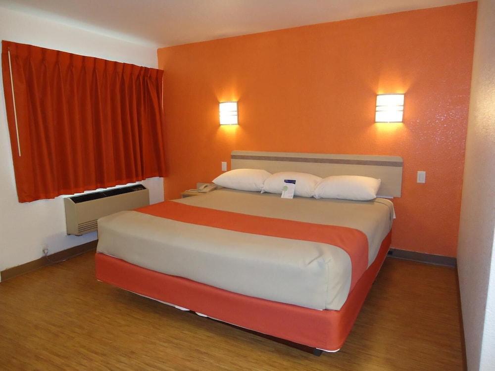 Motel 6 Amarillo, TX - West photo 13