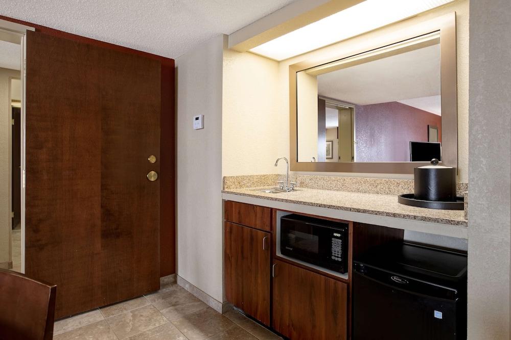 Hampton Inn Ft. Wayne-Southwest photo 24