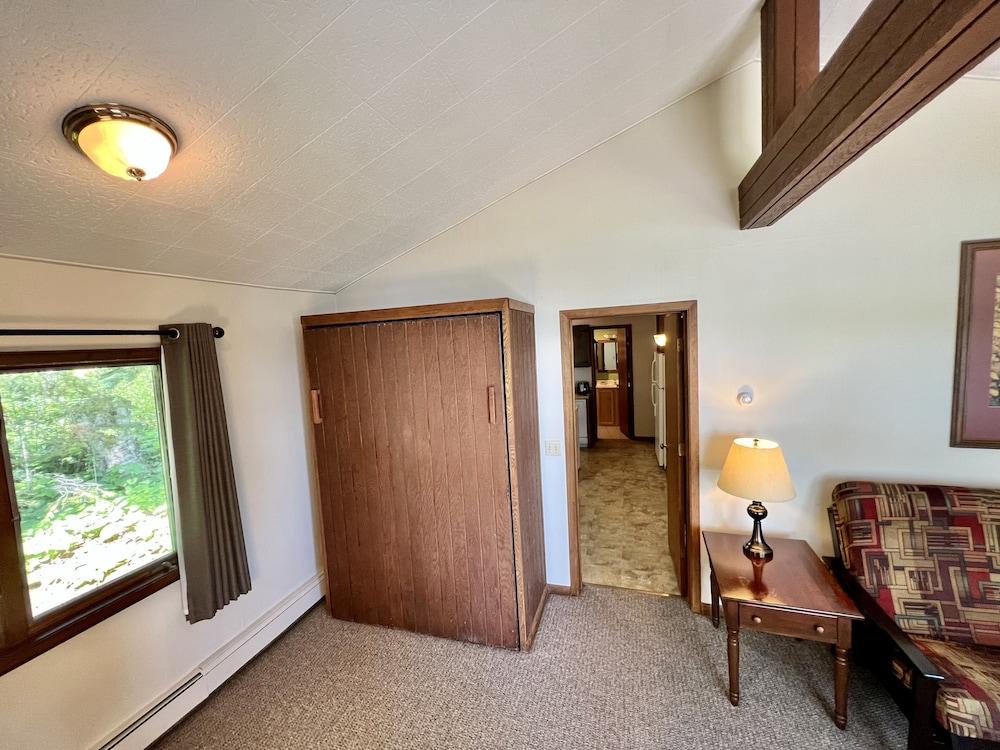 Thomsonite Beach Inn photo 11