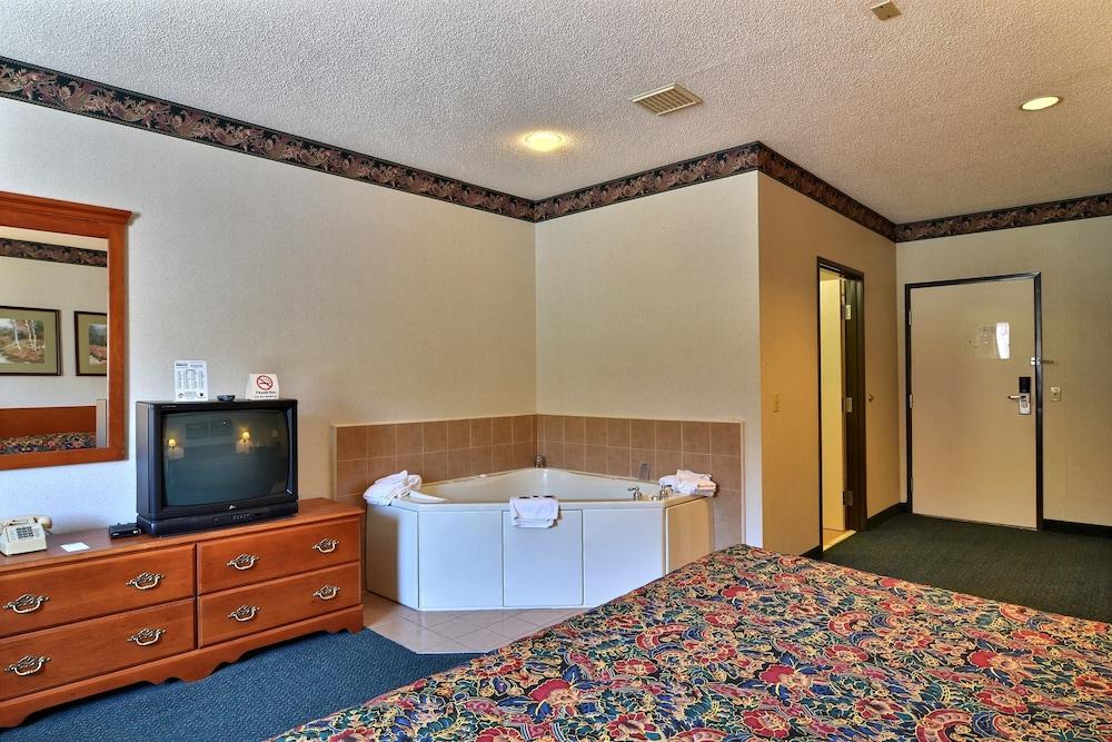 Rodeway Inn Bedford photo 49