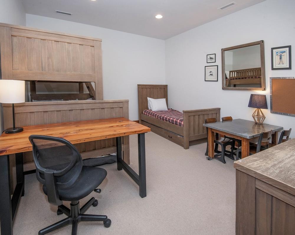 Hummingbird by Elevation Accommodations photo 4