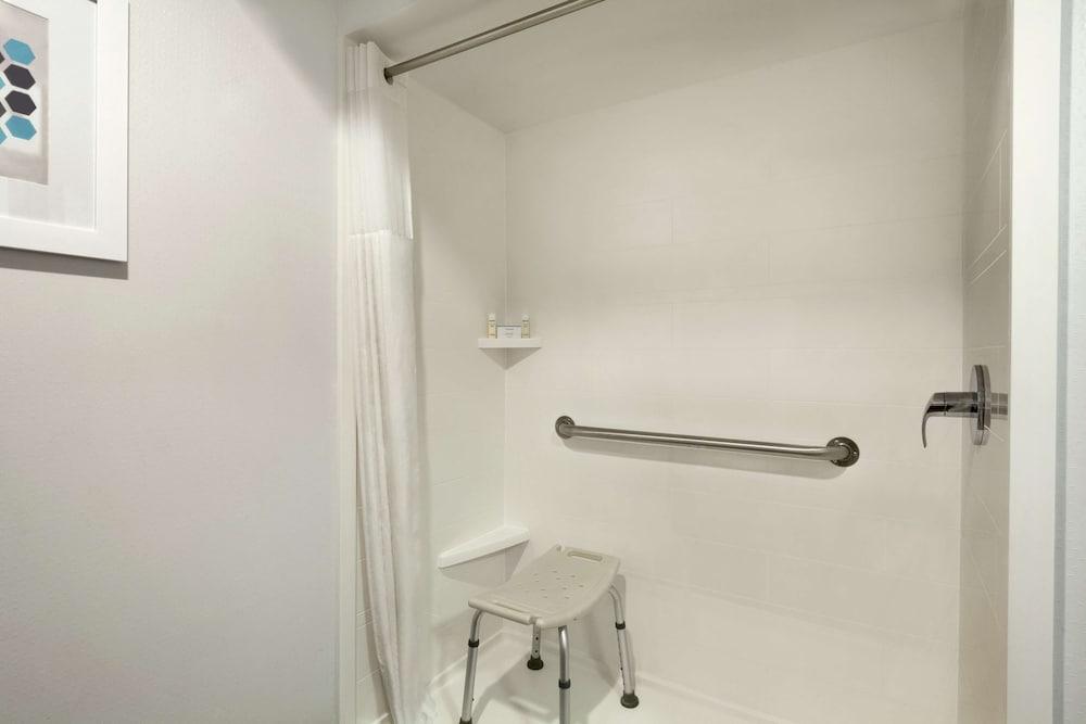 Hampton Inn Clackamas photo 29