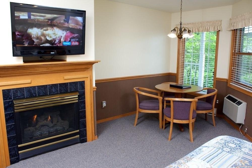 Bay Breeze Resort photo 96