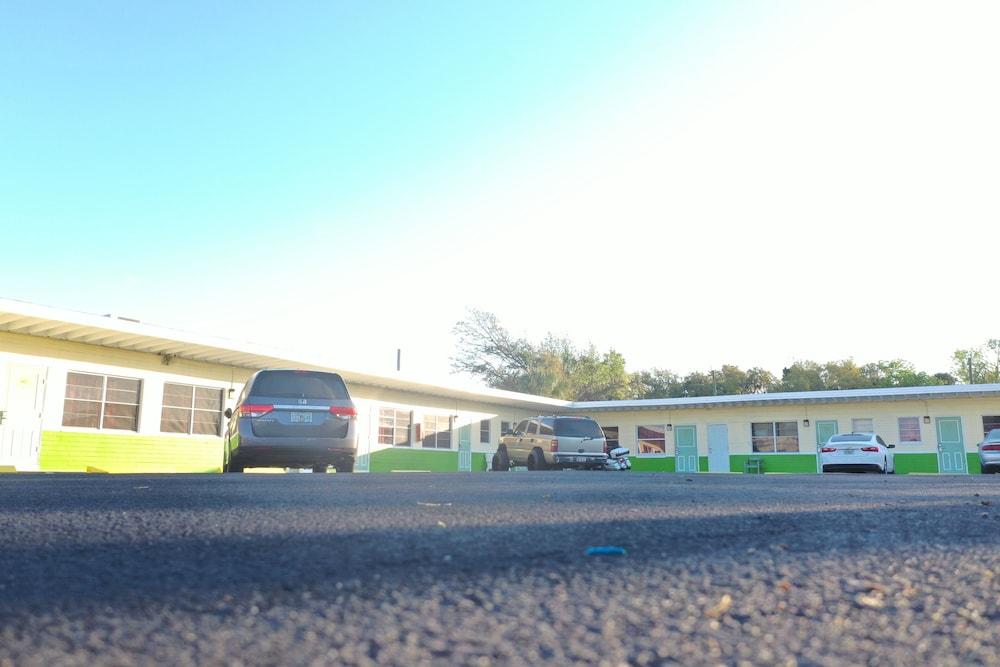 Sandman Inn Motel photo 25