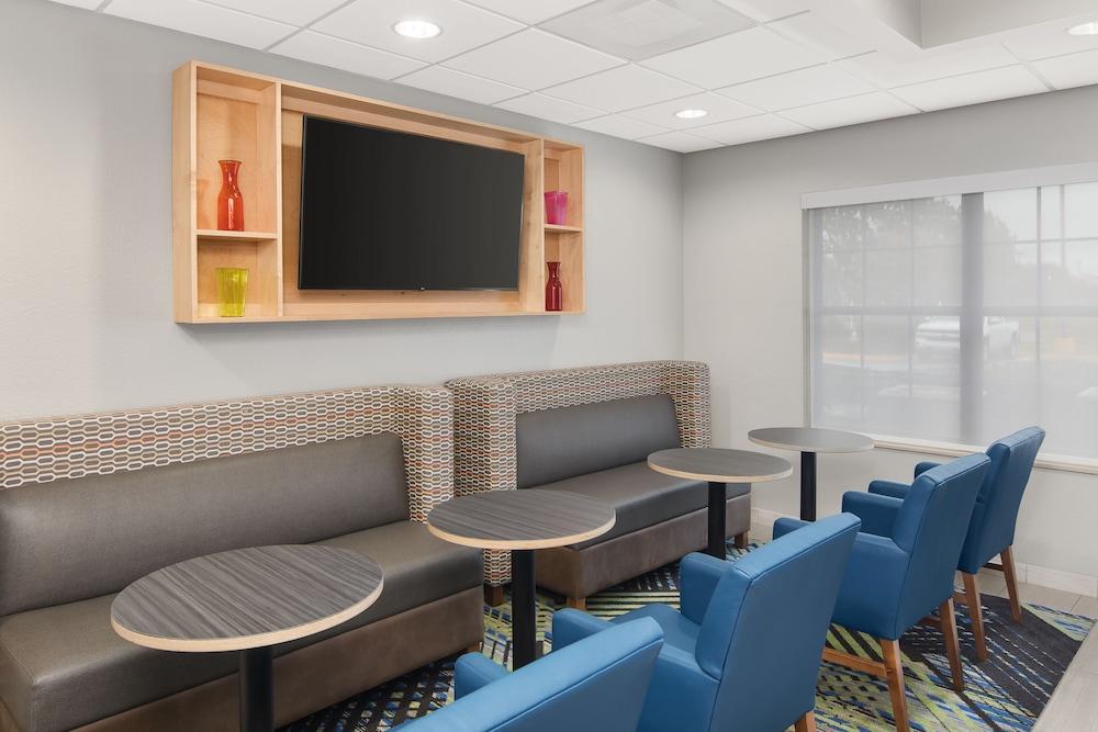 Holiday Inn Express & Suites Byron by IHG photo 2