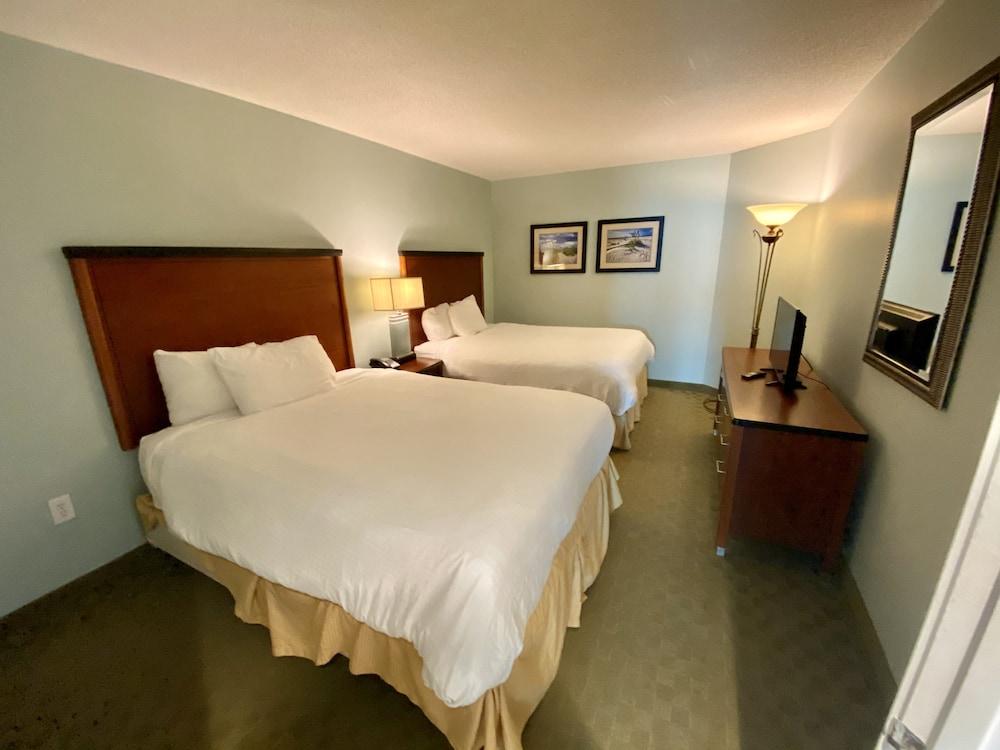 Sandy Beach Oceanfront Resort photo 5