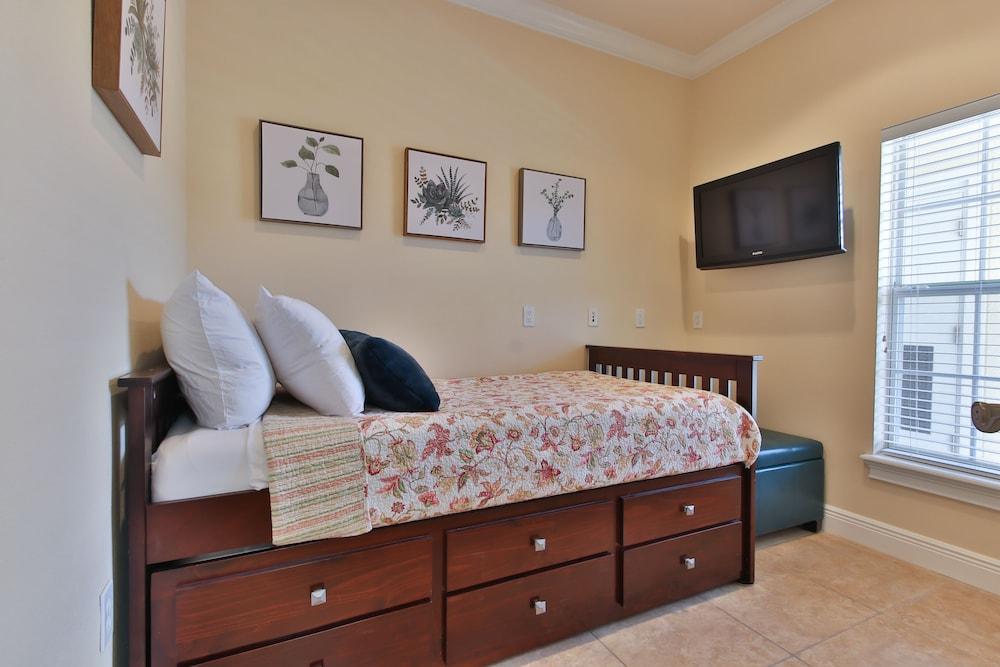 Tortuga Inn Beach Resort photo 30
