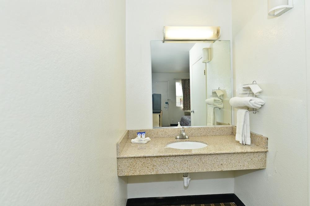 Americas Best Value Inn Amarillo Airport photo 33
