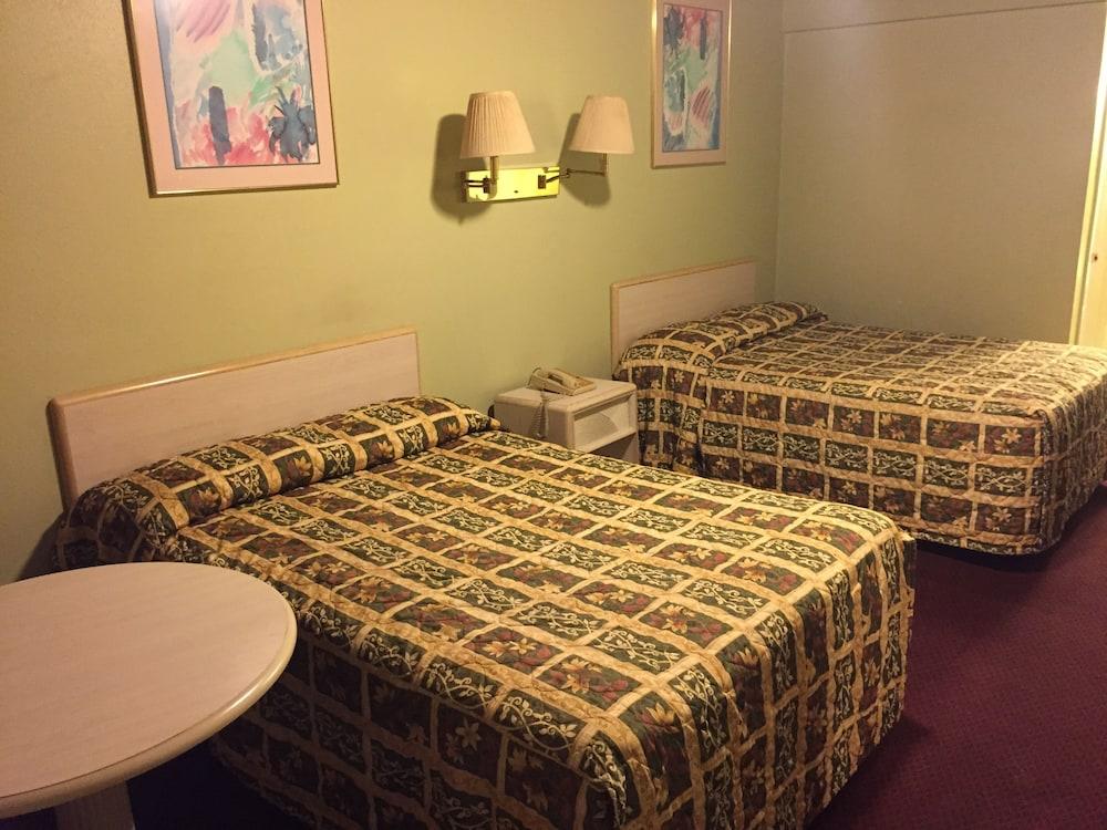 Sebring Inn photo 8