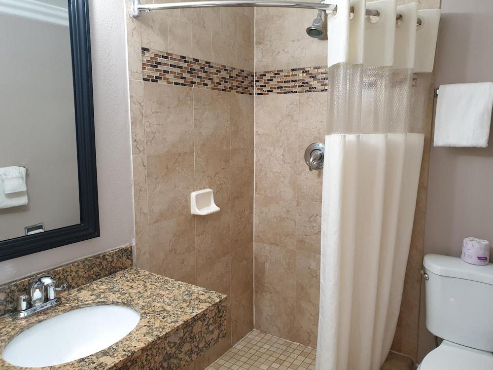 Lotus of Lompoc - A Great Hospitality Inn photo 9