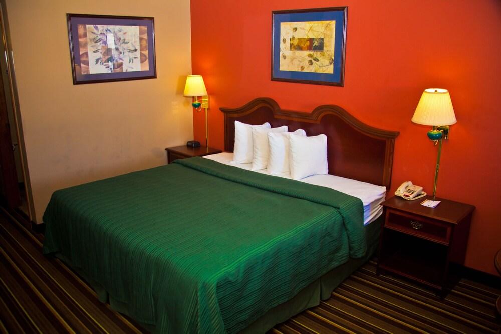 Quality Inn & Suites Macon North photo 17