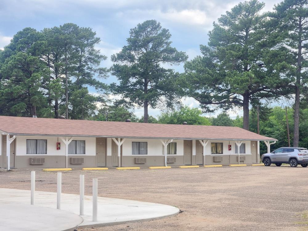 CLEAR LAKES INN photo 18