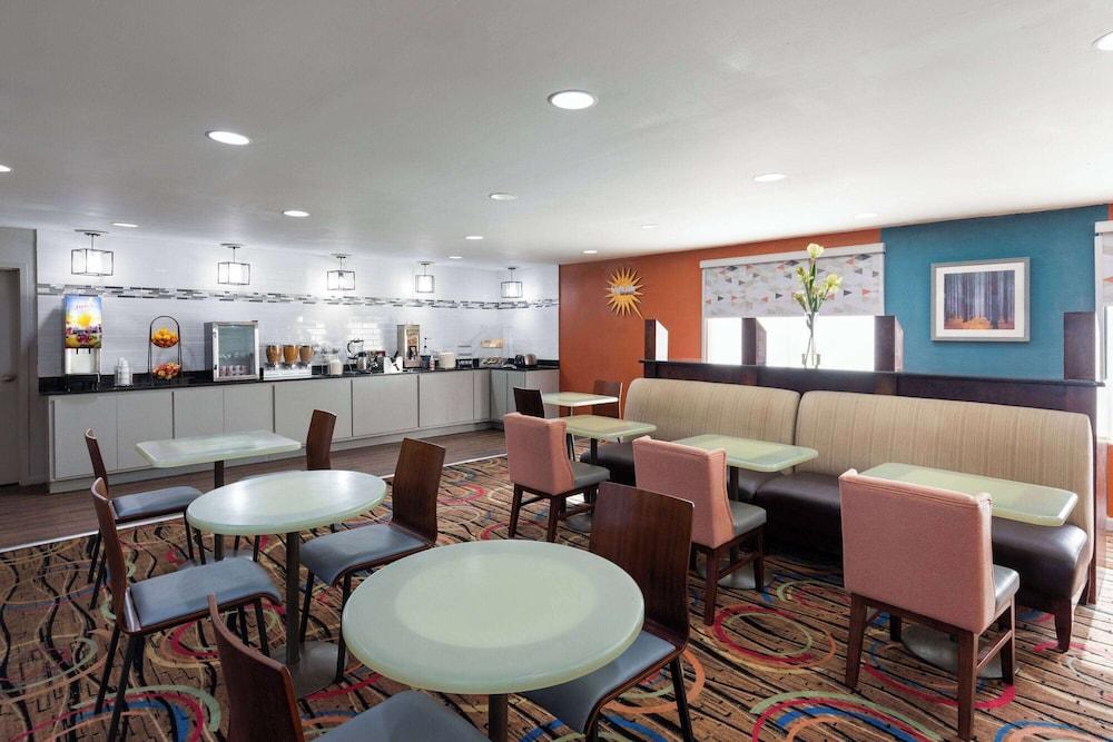 MainStay Suites Decatur River City photo 27