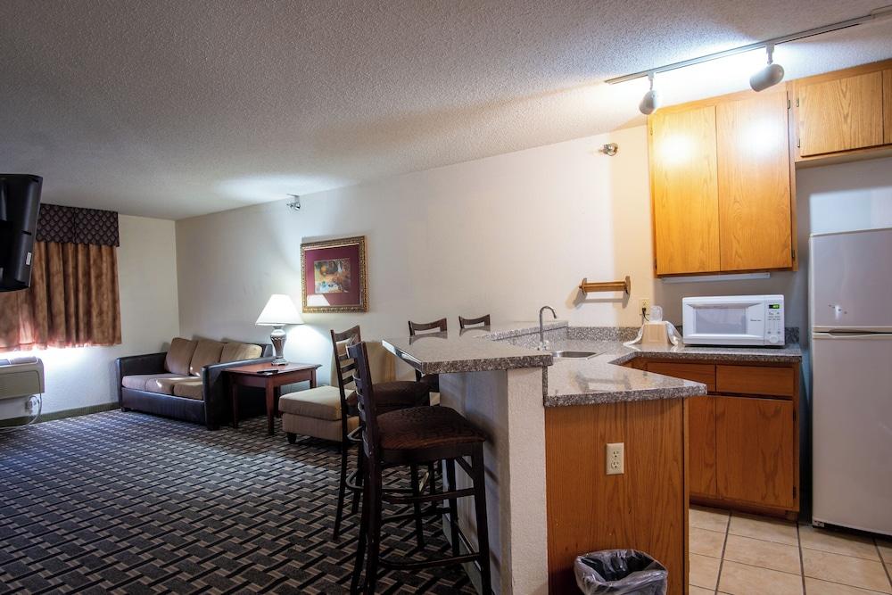 Blue Way Inn & Suites Eagan photo 17