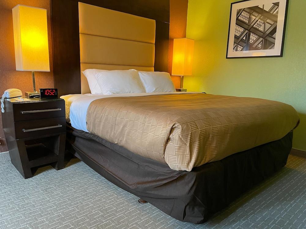 Clarion Inn photo 34