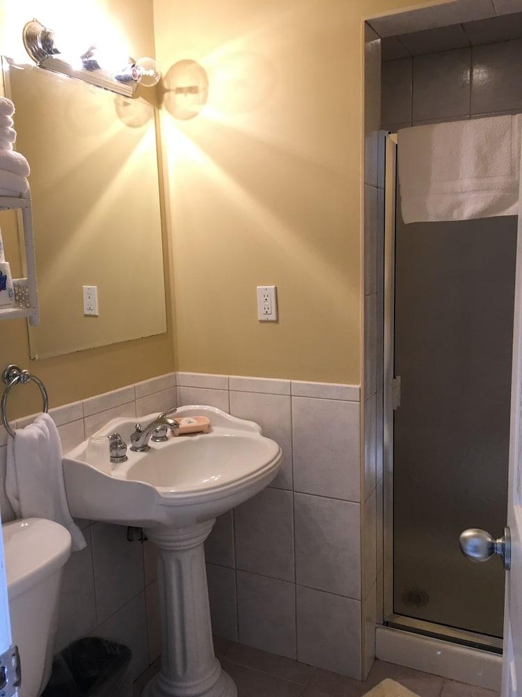 Westhampton Seabreeze Motel photo 34