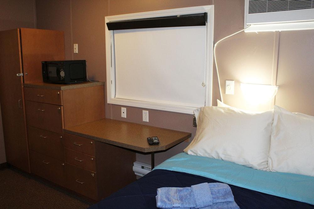 Target Hospitality-Midland Lodge photo 12
