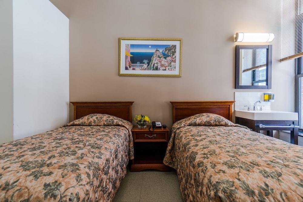 Americana Inn photo 38