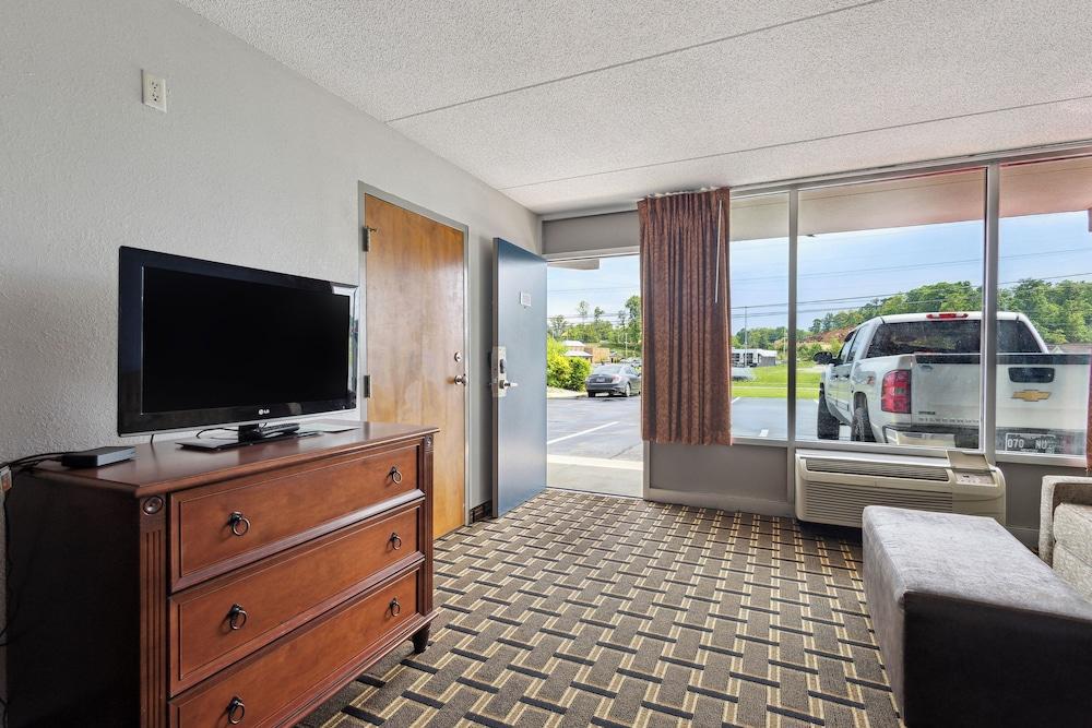 Relax inn by OYO Greeneville Near Hwy US-321 photo 9
