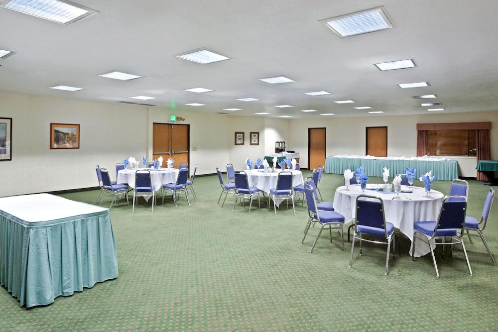 Ramada by Wyndham Kent Seattle Area photo 28