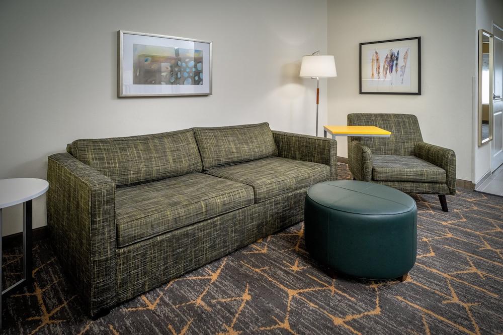 Holiday Inn Hotel & Suites Beckley by IHG photo 2