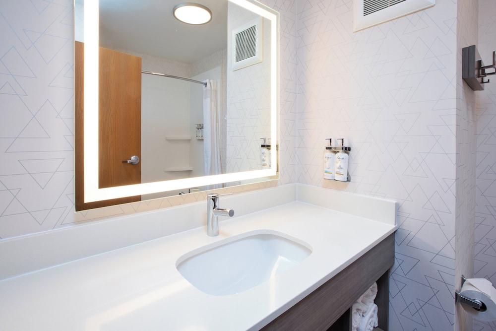 Holiday Inn Express & Suites Buffalo by IHG photo 25