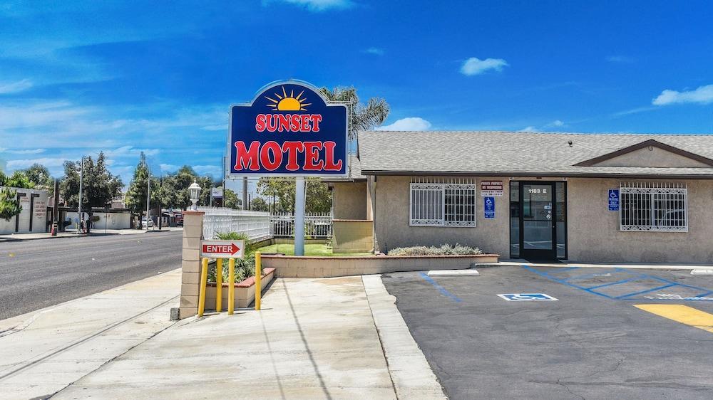 Sunset Motel photo 20