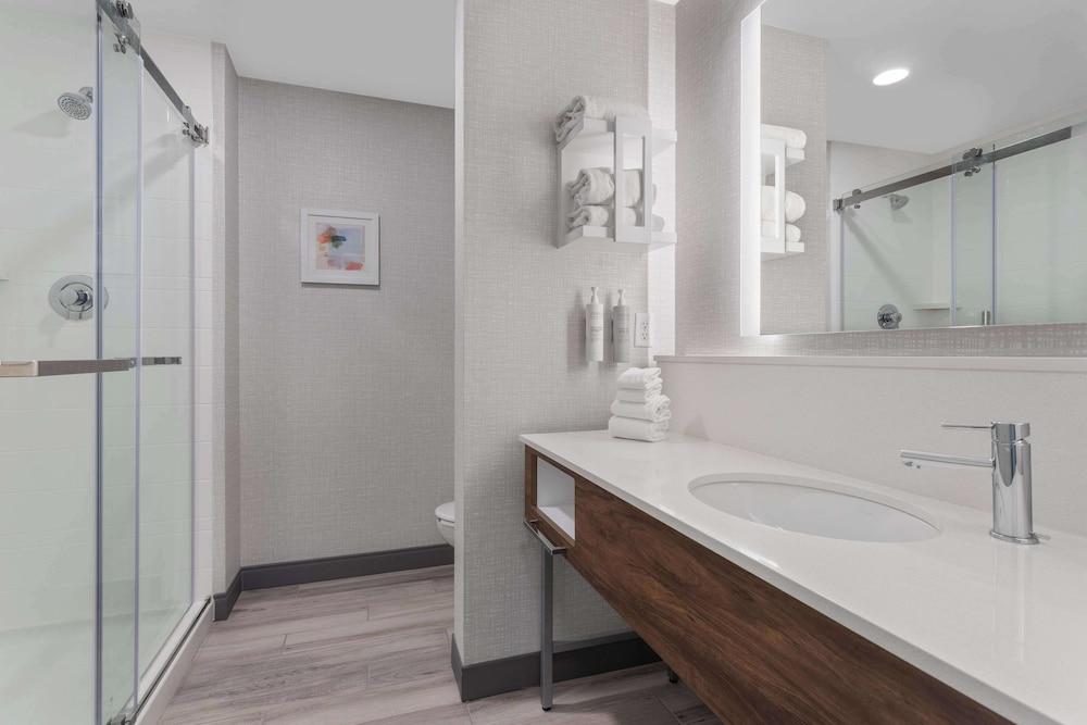 Hampton Inn & Suites Lincoln - Northeast I-80 photo 31