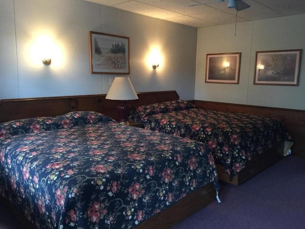 Holiday House Inn photo 21