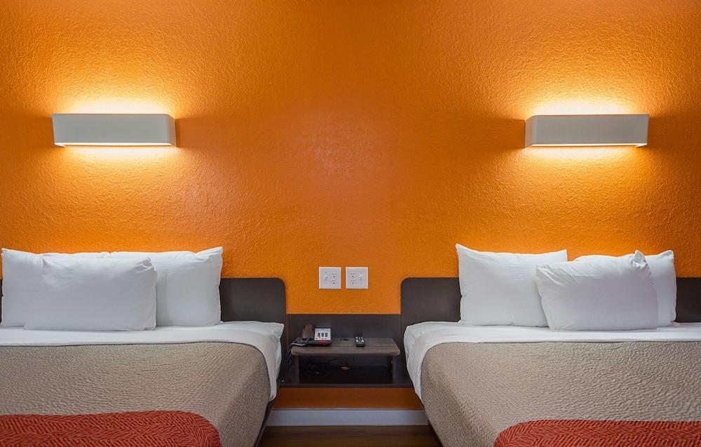 Motel 6 Garland, TX - Northeast Dallas photo 22