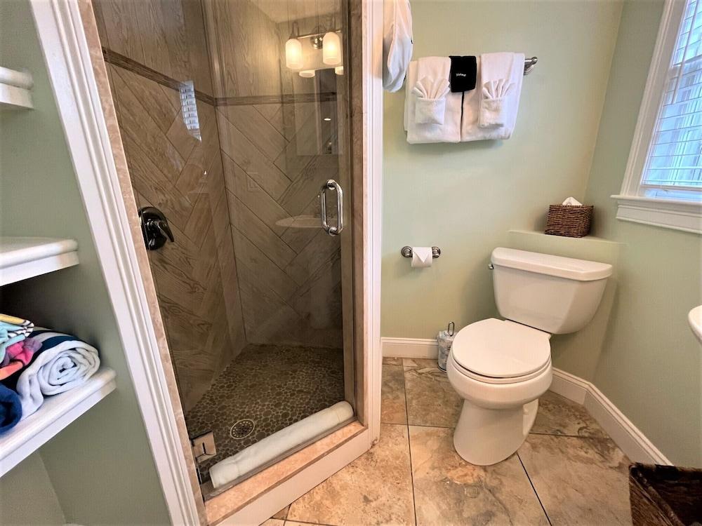 Beach Breeze Inn photo 68