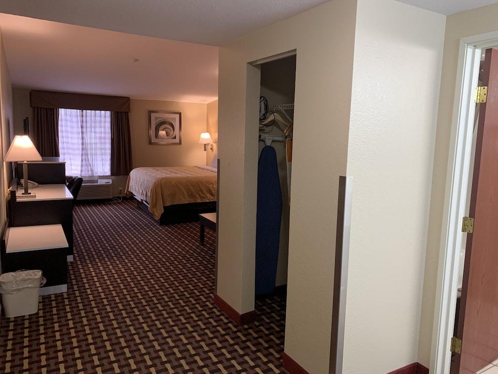 Quality Inn & Suites Middletown - Franklin photo 49