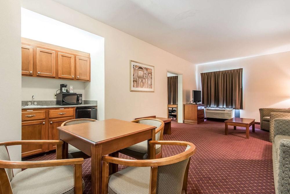 Quality Suites New Iberia photo 15
