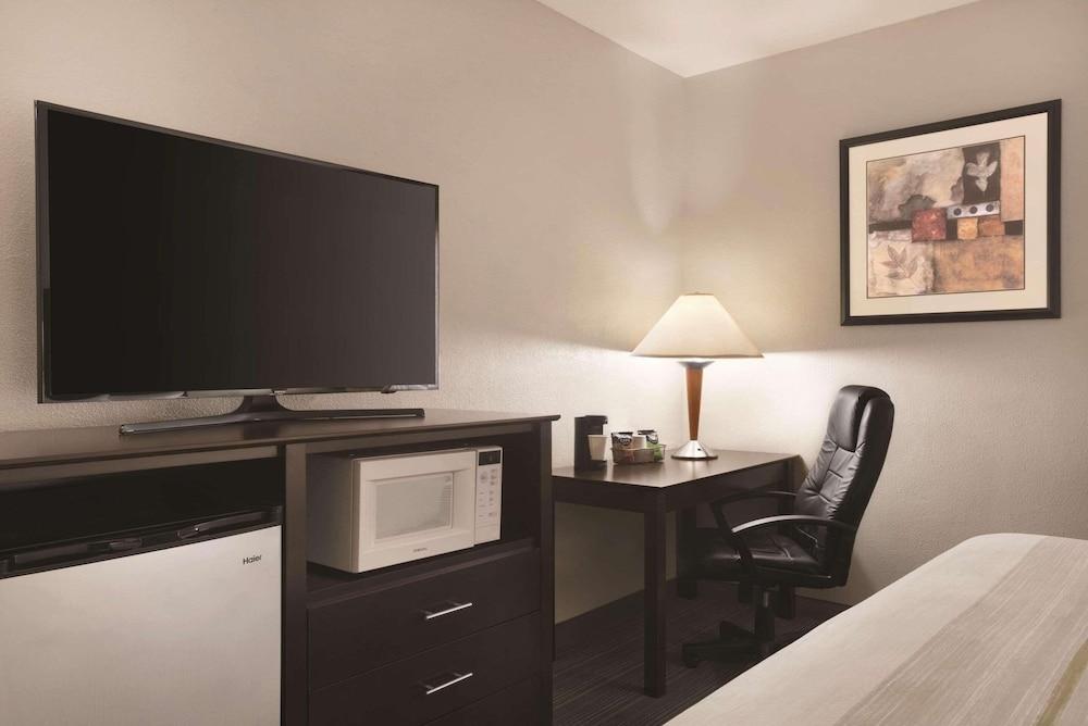 Country Inn & Suites by Radisson Indianapolis East photo 12