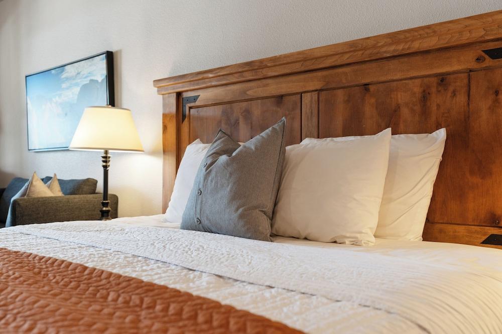 Duck Creek Village Inn photo 83